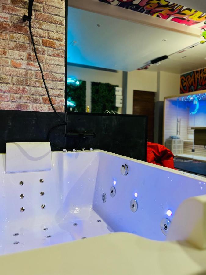 Capsule Street Art - Sauna- Jacuzzi - Playstation 5 - Billard - Netflix - Home Cinema - Terrasse Douai Exterior photo