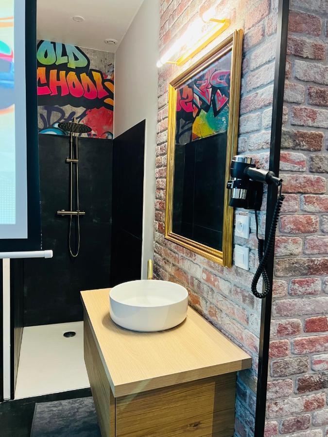 Capsule Street Art - Sauna- Jacuzzi - Playstation 5 - Billard - Netflix - Home Cinema - Terrasse Douai Exterior photo