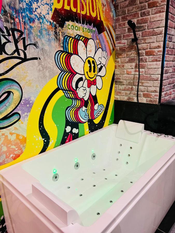 Capsule Street Art - Sauna- Jacuzzi - Playstation 5 - Billard - Netflix - Home Cinema - Terrasse Douai Exterior photo